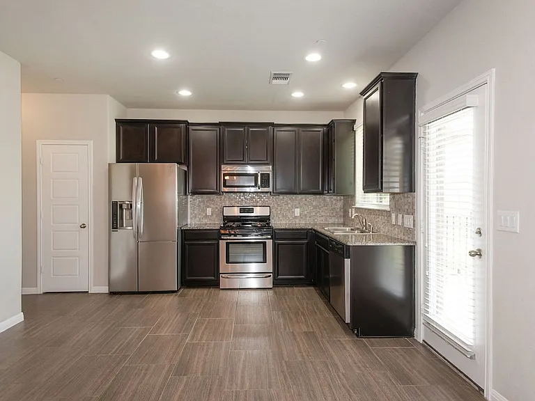 1001 Zodiac Ln #37 — Photo 7