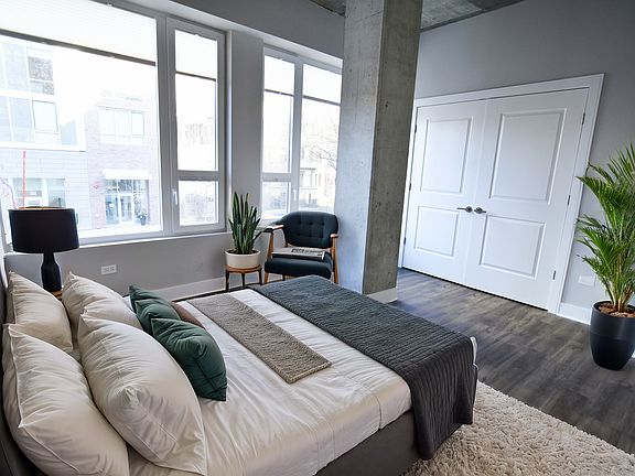 3rd image of 3817-45 N Broadway St #3833-201