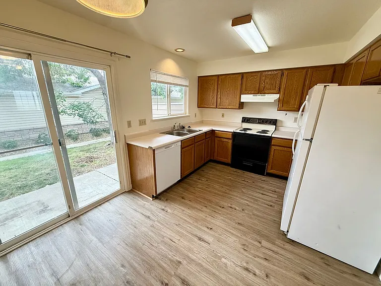 4848 Basswood Dr — Photo 7