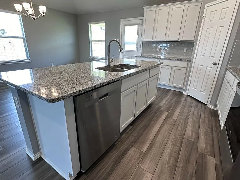 2403 Elba Dr — Photo 6