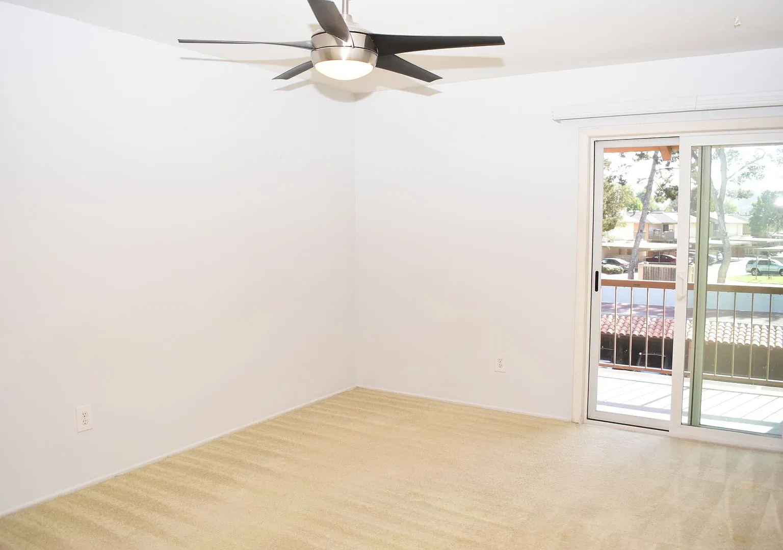 1 Bed 1 Bath Apartment in 92108 with Community Pool — Photo 3