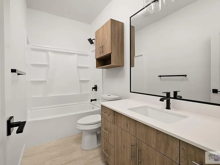 3545 Hidalgo St #2-B — Photo 8