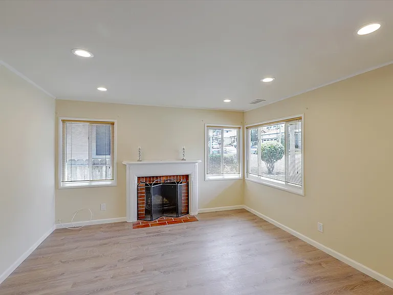 556 Anita Ln — Photo 1