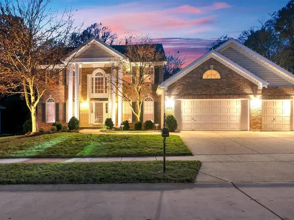 865 Castle Pines Dr, Ballwin, MO 63021