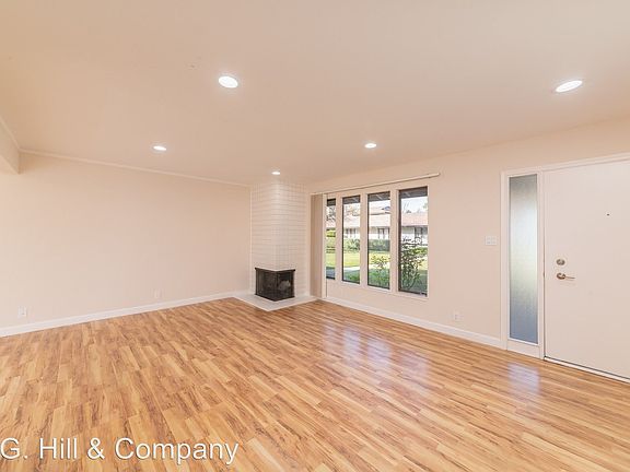 4th image of 1967 Desert Cir APT 1