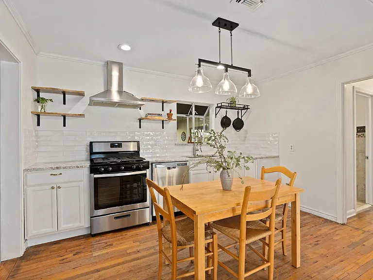 431 Irvington Dr — Photo 11