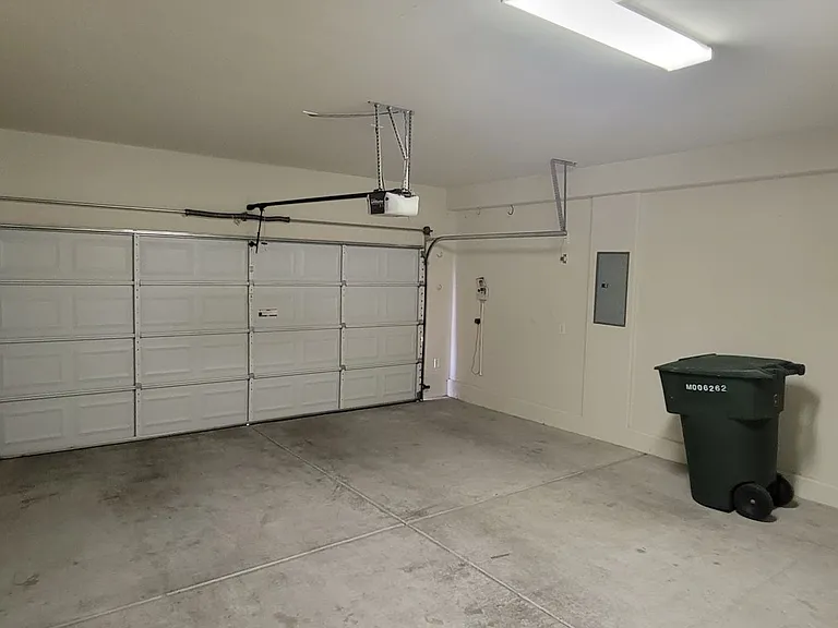 1342 Springdale Ln — Photo 22