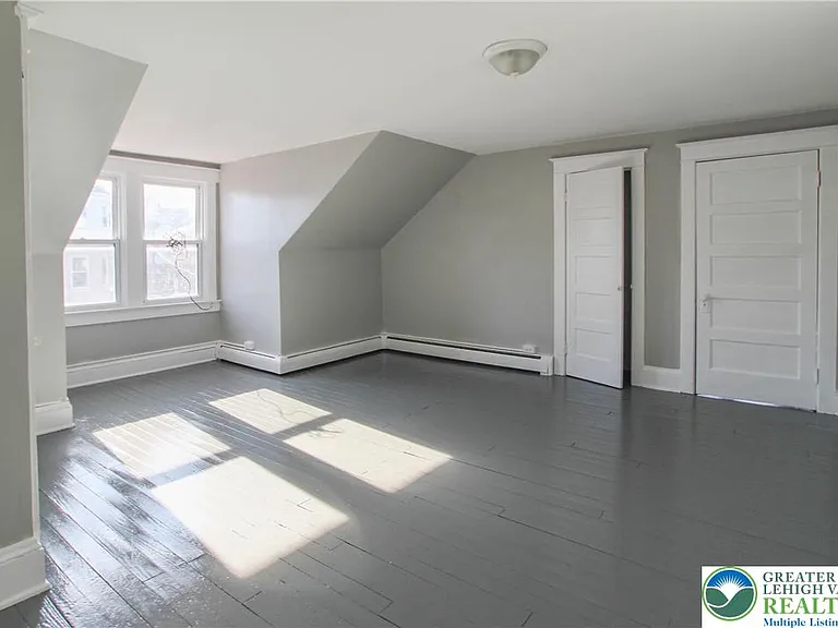 1347 Lehigh St — Photo 11