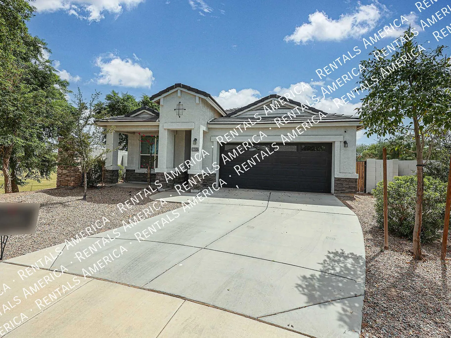 Spacious 4-Bedroom Home with Huge Private Backyard! — Photo 1