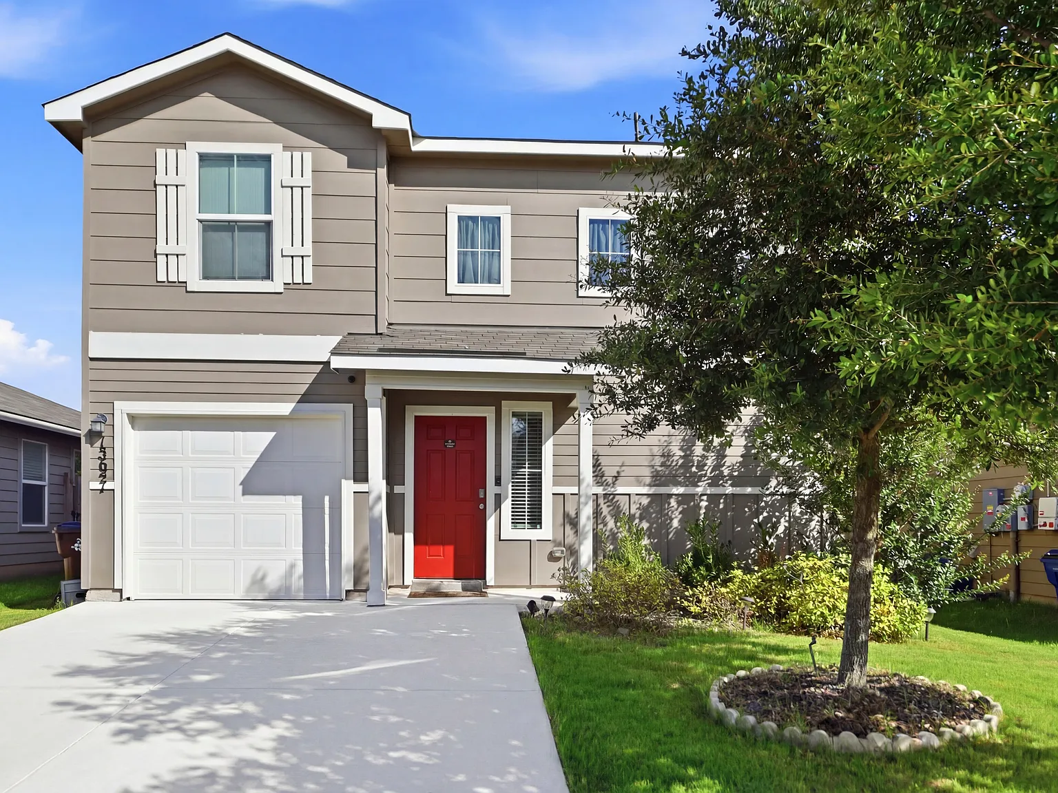 4 bed, 2243 sqft, $2,000 — Photo 3