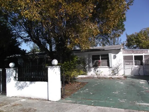 2461 NW 208th St, Miami Gardens, FL 33056