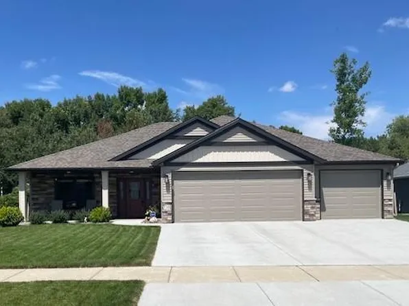 730 Pebble Creek Dr, Saint Cloud, MN 56303
