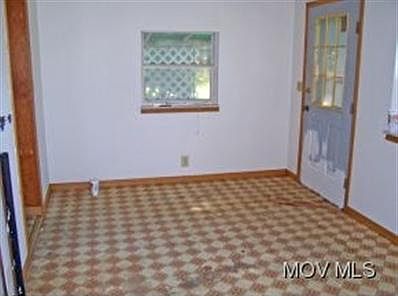 4th image of 610 32nd St