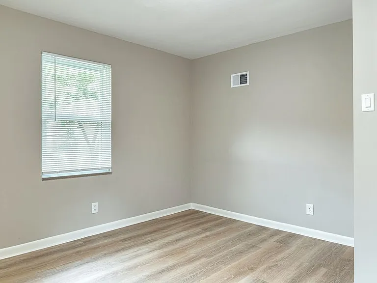 1066 Wilshire Ave — Photo 21