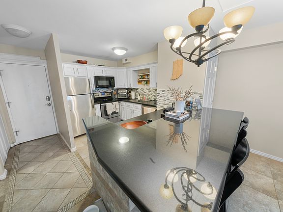 4th image of 1121 Albion St APT 909