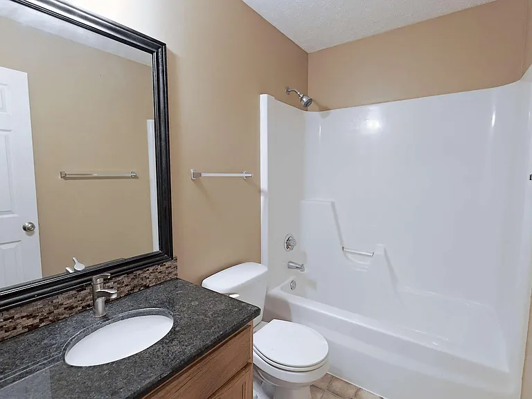 1718 Sawyer St — Photo 20