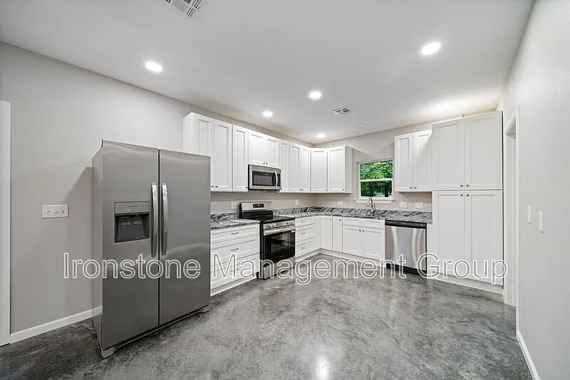 2 bed, 2.0 bath, 1200 sqft, $1,400 — Photo 4