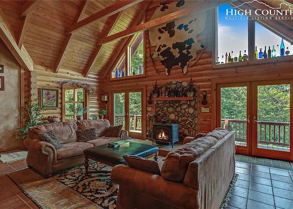 1st image of 815 Grande Oaks Dr