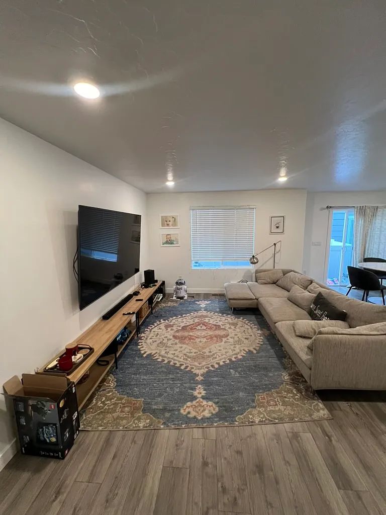 4 bed, 2.5 bath, 2200 sqft, $2,400 — Photo 3