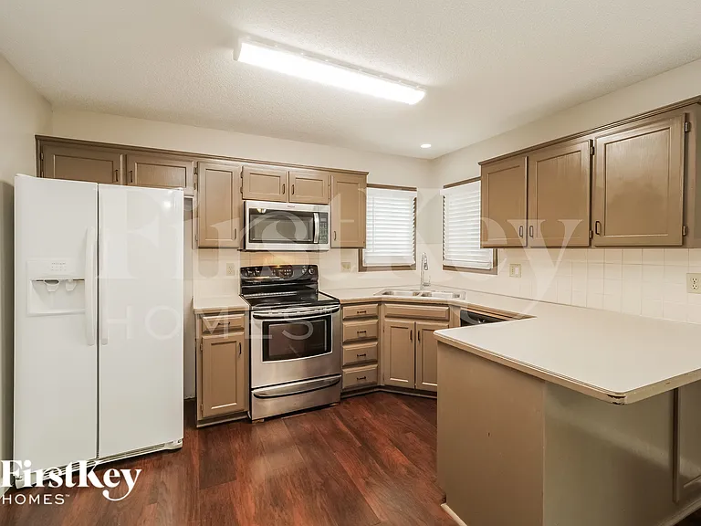 16110 Spring Valley Rd — Photo 7