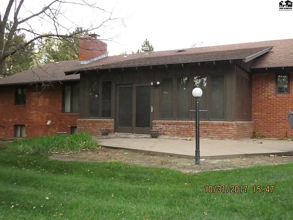 3rd image of 4011 Mission Dr