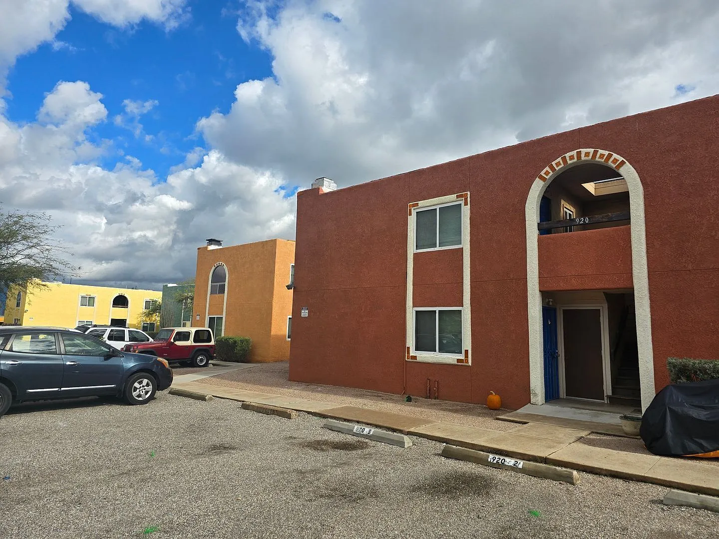 2 bed, 1.0 bath, 684 sqft, $875 — Photo 1
