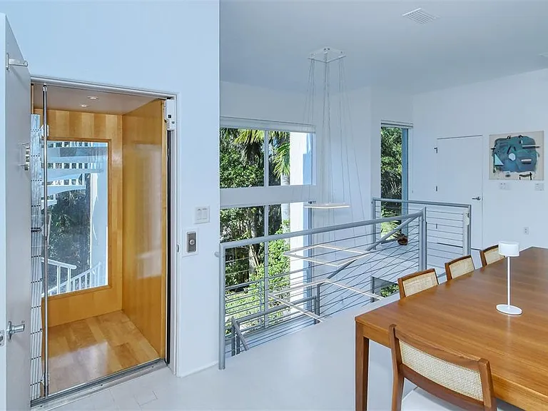 213 N Washington Dr — Photo 27