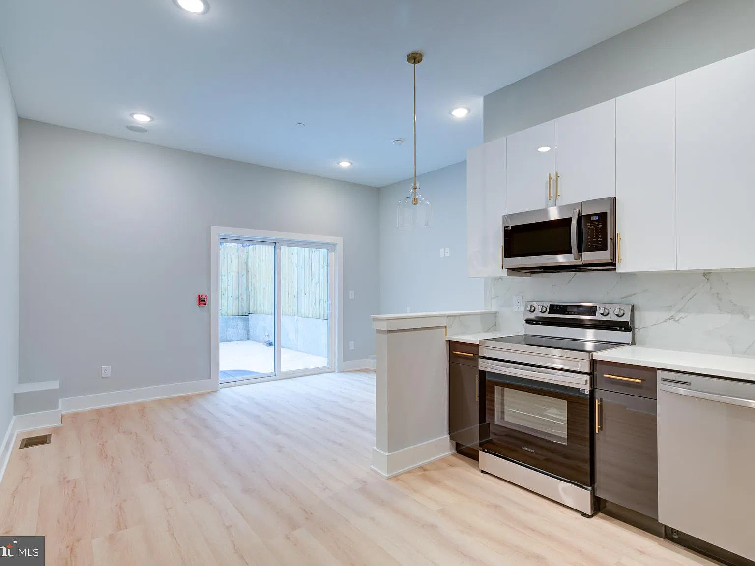 1805 Frankford Ave — Photo 1