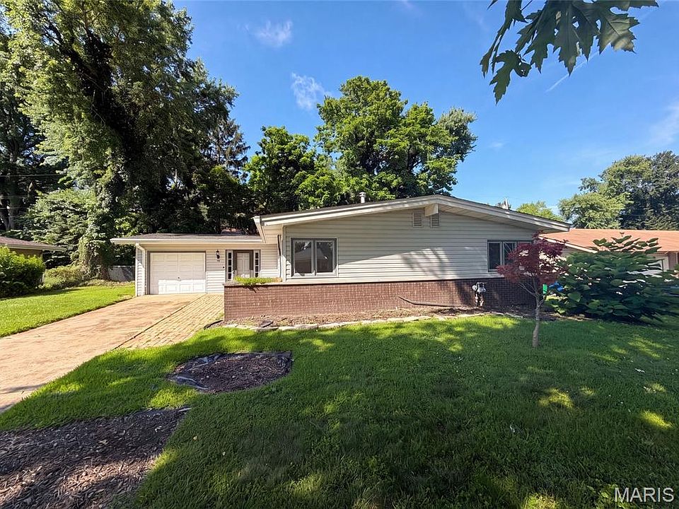 1st image of 30 Graeler Dr