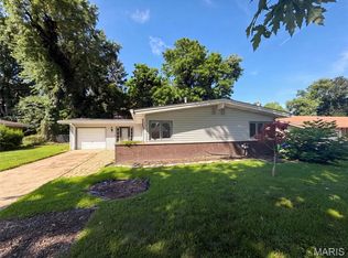 30 Graeler Dr, Saint Louis, MO 63146