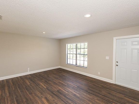 2nd image of 5521 Yarborough Ln