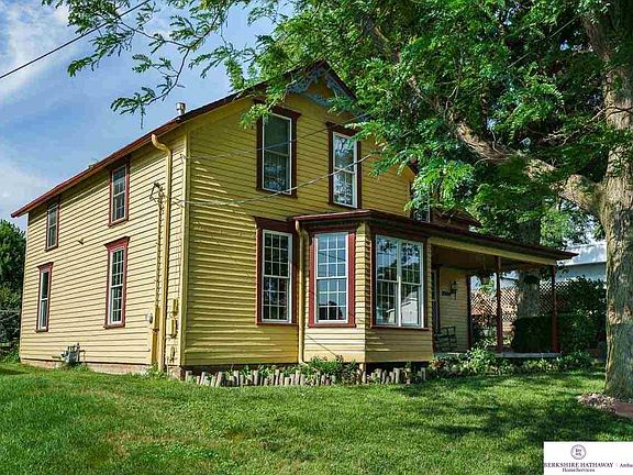 3rd image of 20564 Glenn St