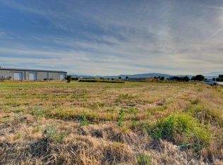 4889 Airway Dr, Central Pt, OR 97502