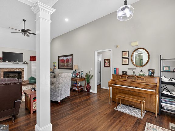 5th image of 143 Autumn Run Pl