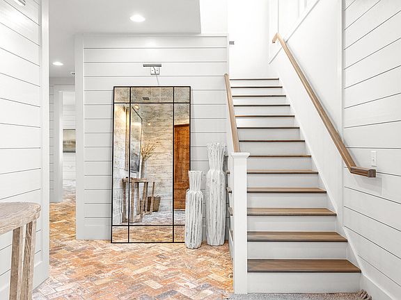 5th image of 176 Magnolia St