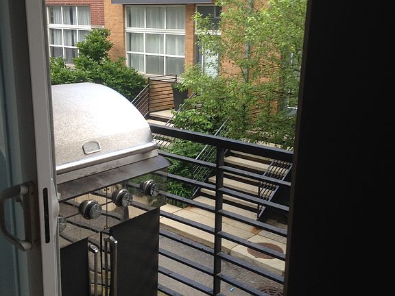 5th image of 2552 W Bloomingdale Ave