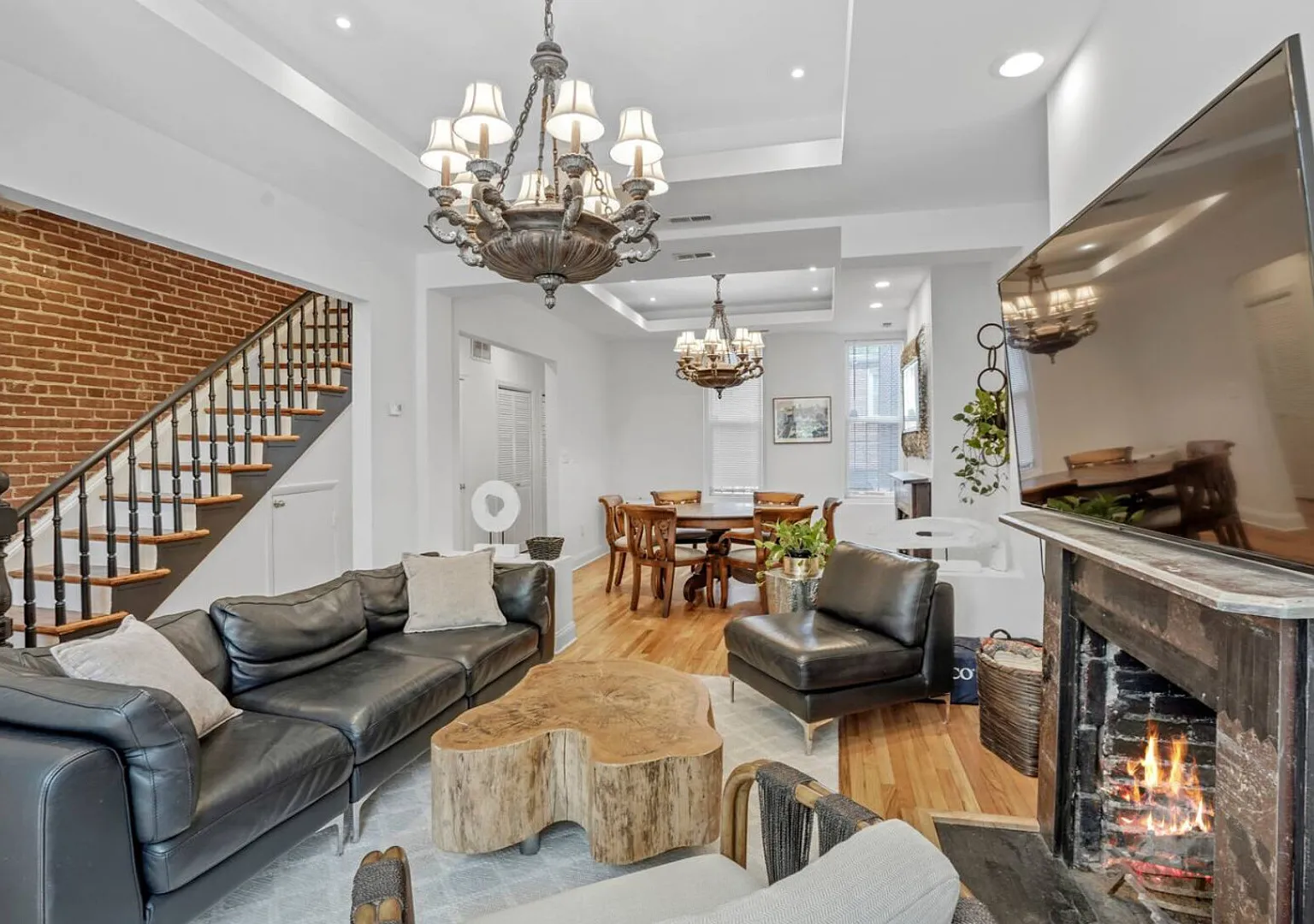 Capitol View 3BR Rowhouse | Convention Center Shaw — Photo 1