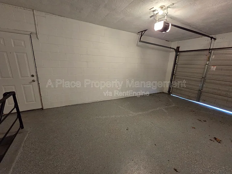 204 Hawkesbury Dr — Photo 12