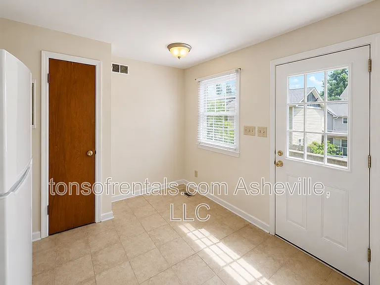 127 Aurora Dr — Photo 6
