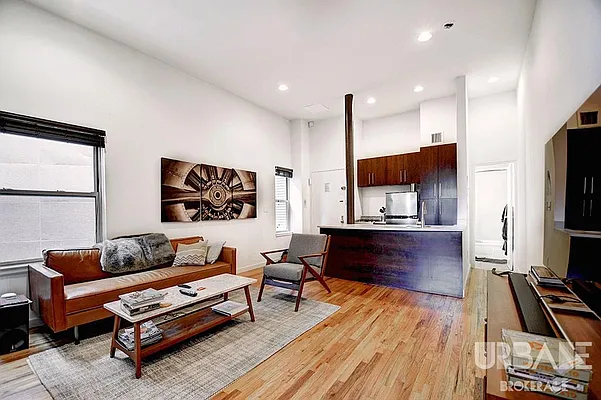 Rented by Urbane Brokerage | media 31