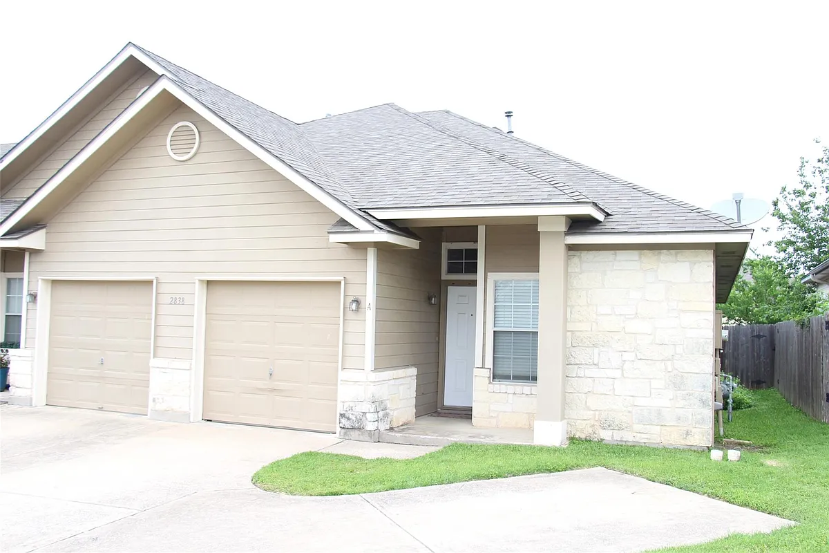 Building Photo - 2838 Southampton Way #A