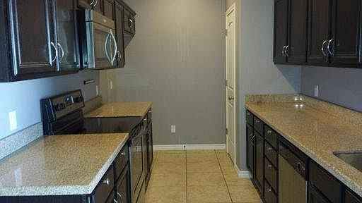 3rd image of 7204 Manford Ln