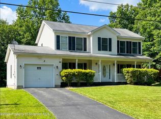 168 Tumbleweed Dr, Long Pond, PA 18334