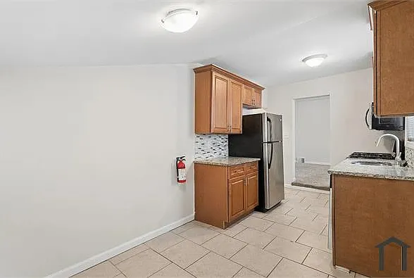 121 Union Ave — Photo 6
