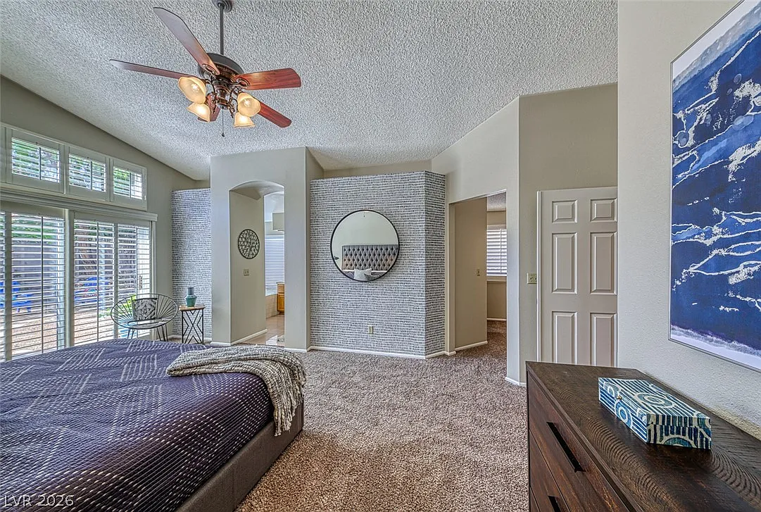 3 bed, 2.0 bath, 2036 sqft, $3,000 — Photo 3