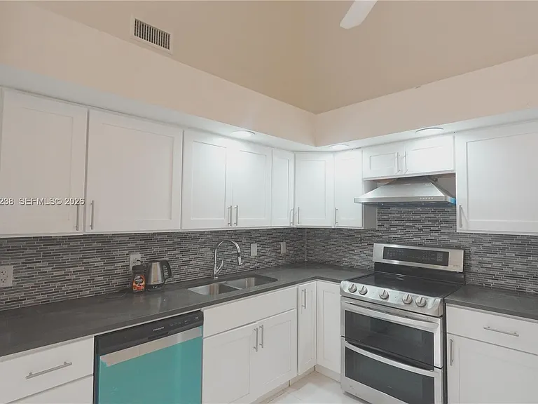 518 NE 48th St — Photo 18