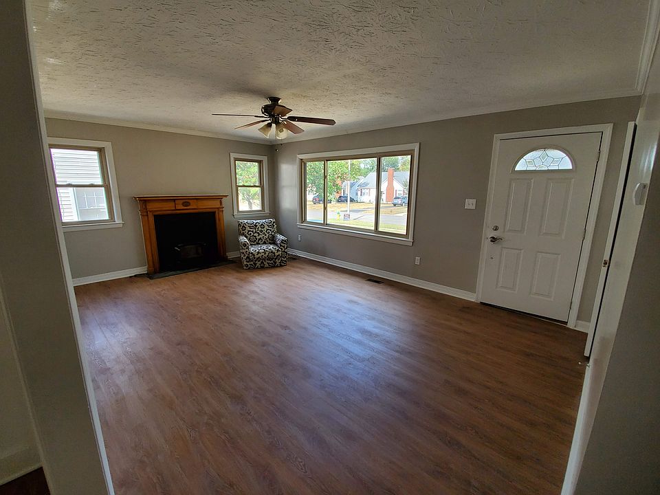 Livingroom approx. 18ftx12ft