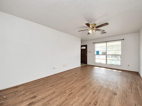 3rd image of 5710 Saxon Dr