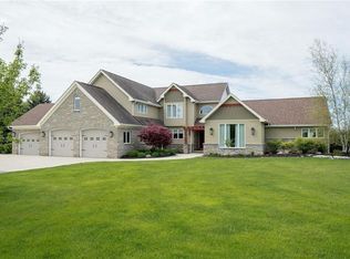95 Davis Rd, East Aurora, NY 14052