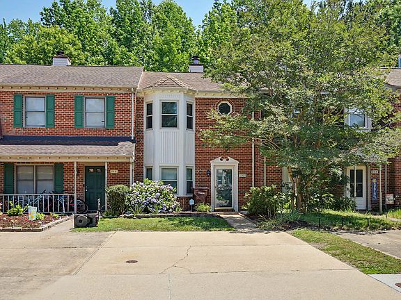 3rd image of 767 Creekside Cres